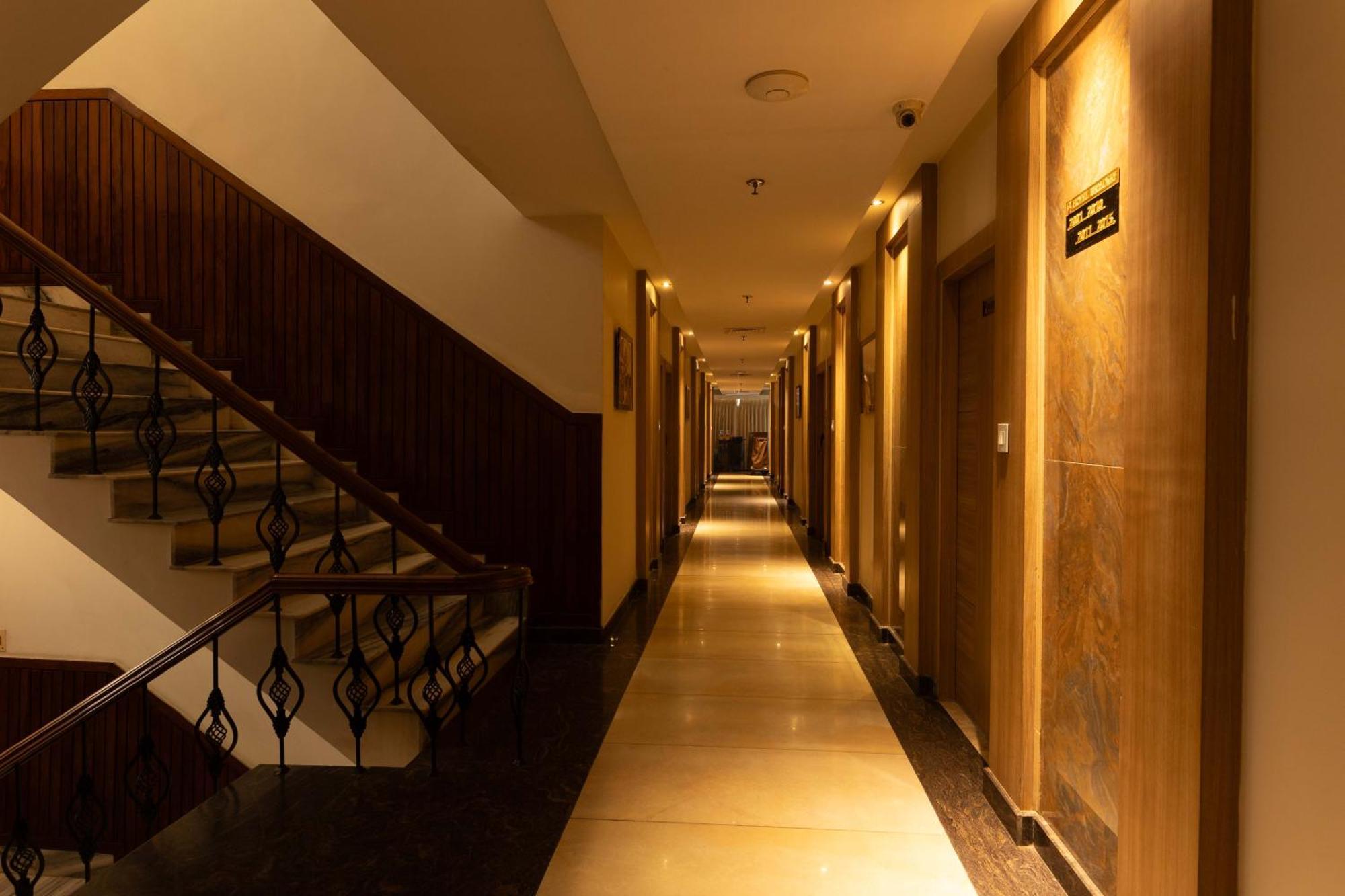 New Hotel Broadway Varanasi Exterior foto