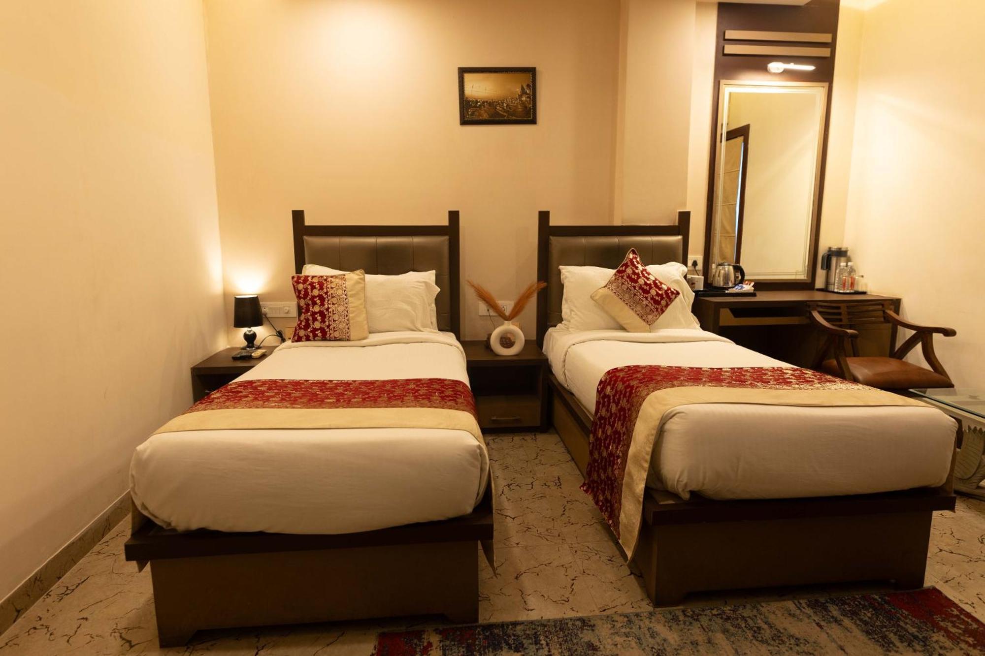 New Hotel Broadway Varanasi Exterior foto
